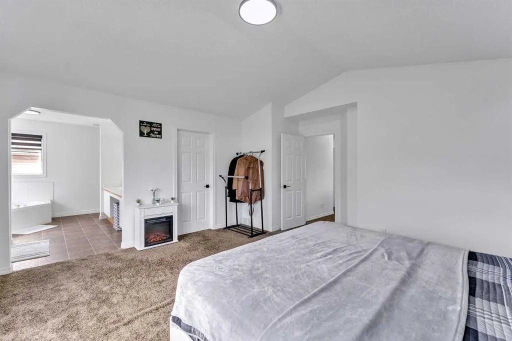 135 West Lakeview Passage