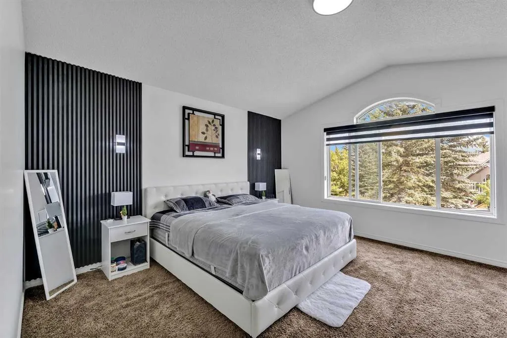 135 West Lakeview Passage