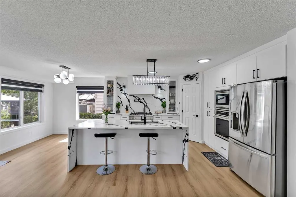 135 West Lakeview Passage