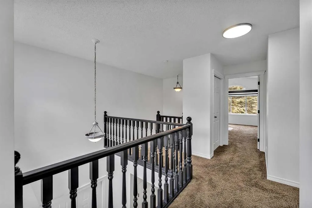 135 West Lakeview Passage