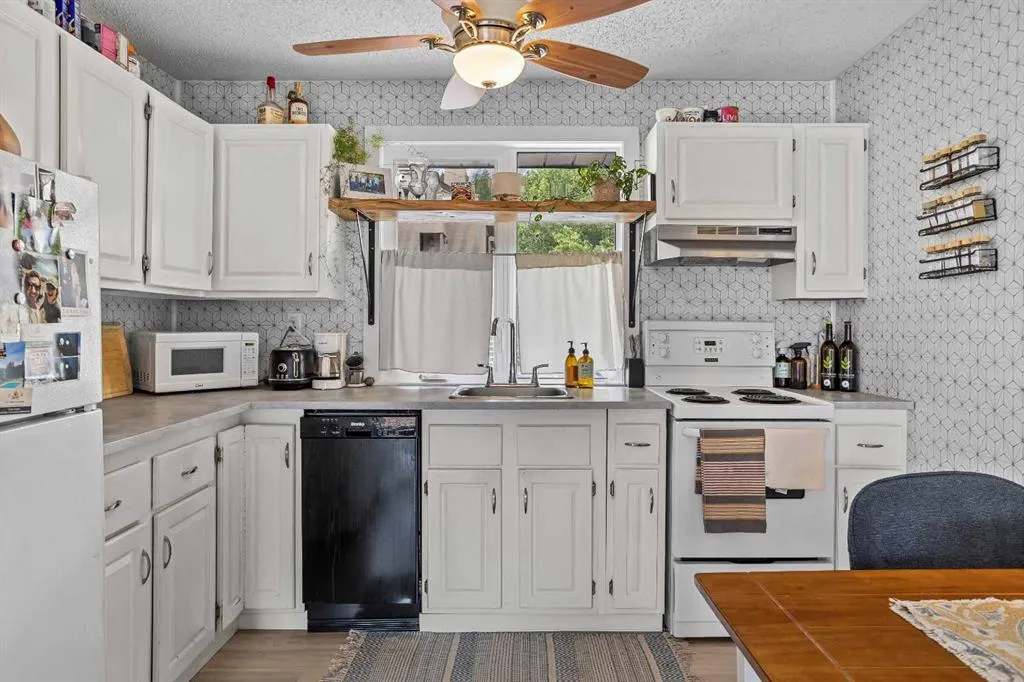 200 Three Sisters Drive, #220