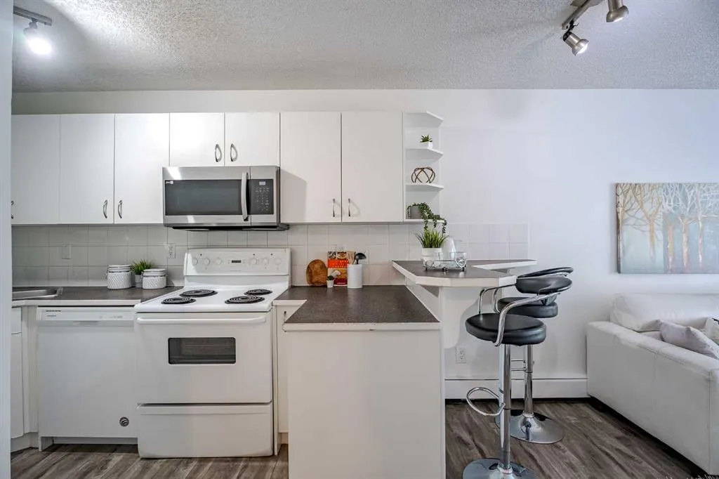 638 Meredith Road NE, #104