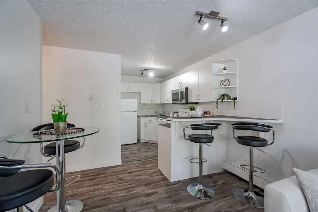 638 Meredith Road NE, #104