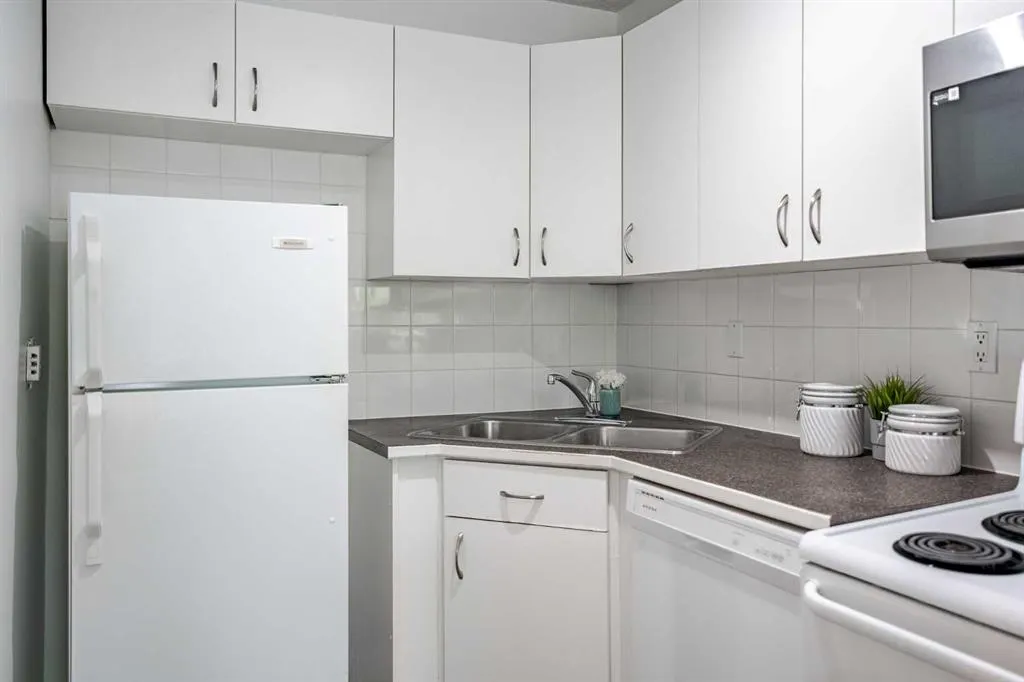 638 Meredith Road NE, #104