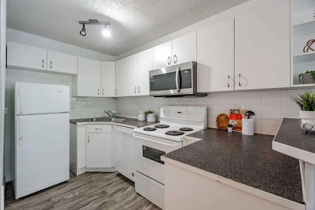 638 Meredith Road NE, #104