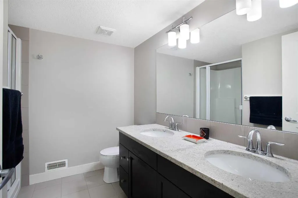 216 Mahogany Bay SE