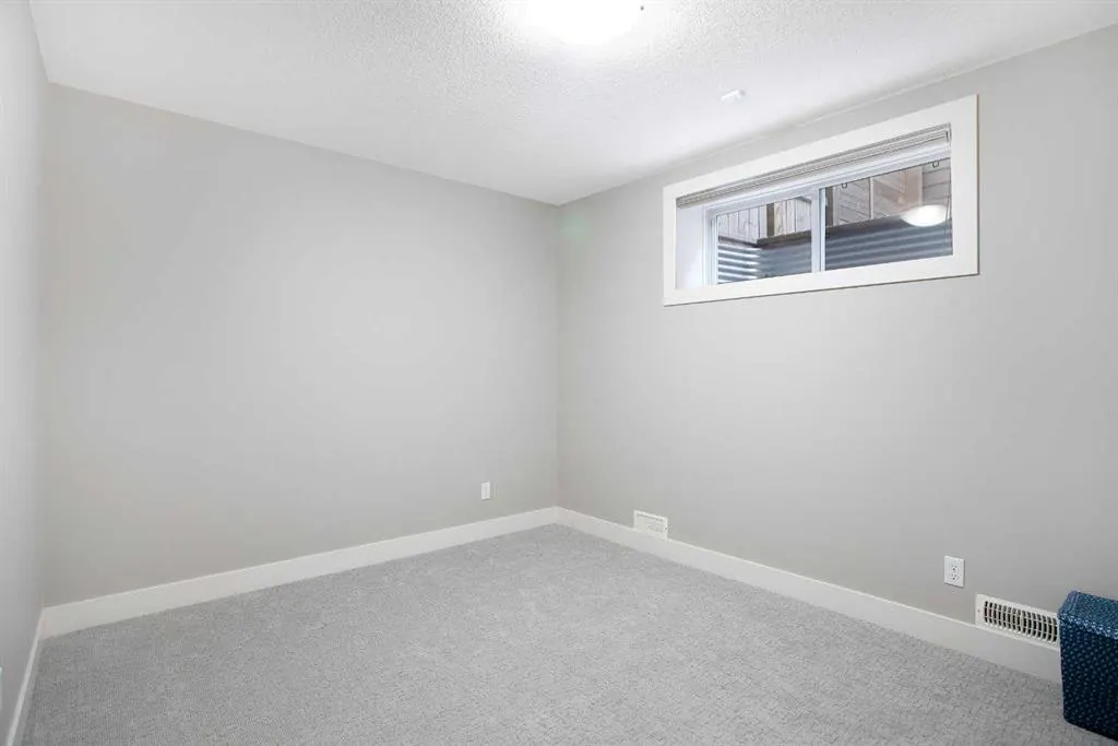 216 Mahogany Bay SE