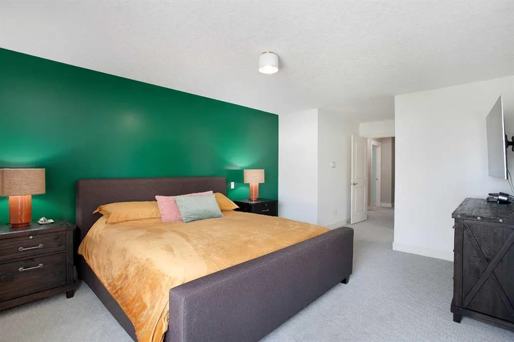 216 Mahogany Bay SE