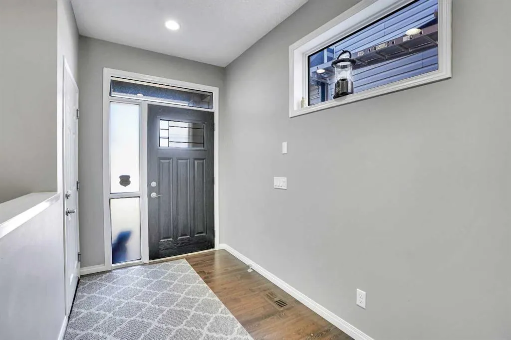 33 Savanna Green NE