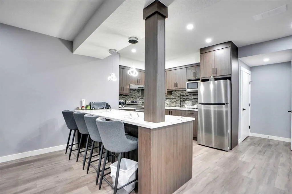 33 Savanna Green NE