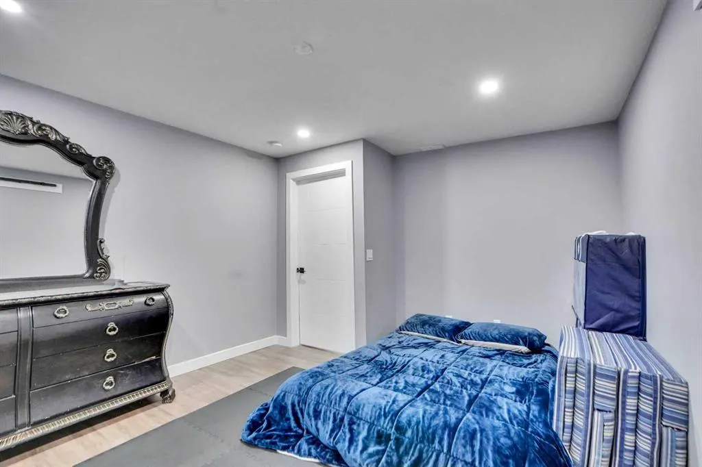 33 Savanna Green NE