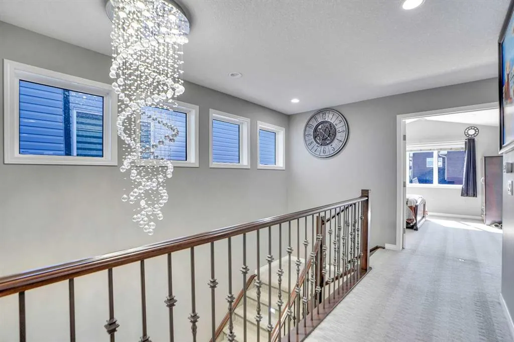 33 Savanna Green NE