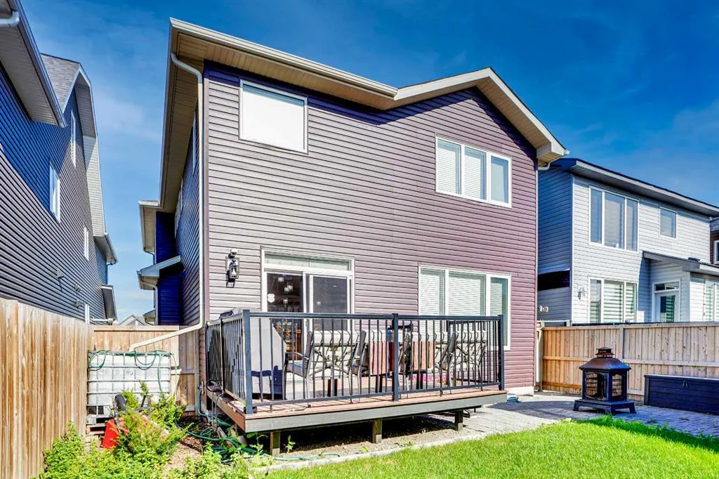 33 Savanna Green NE