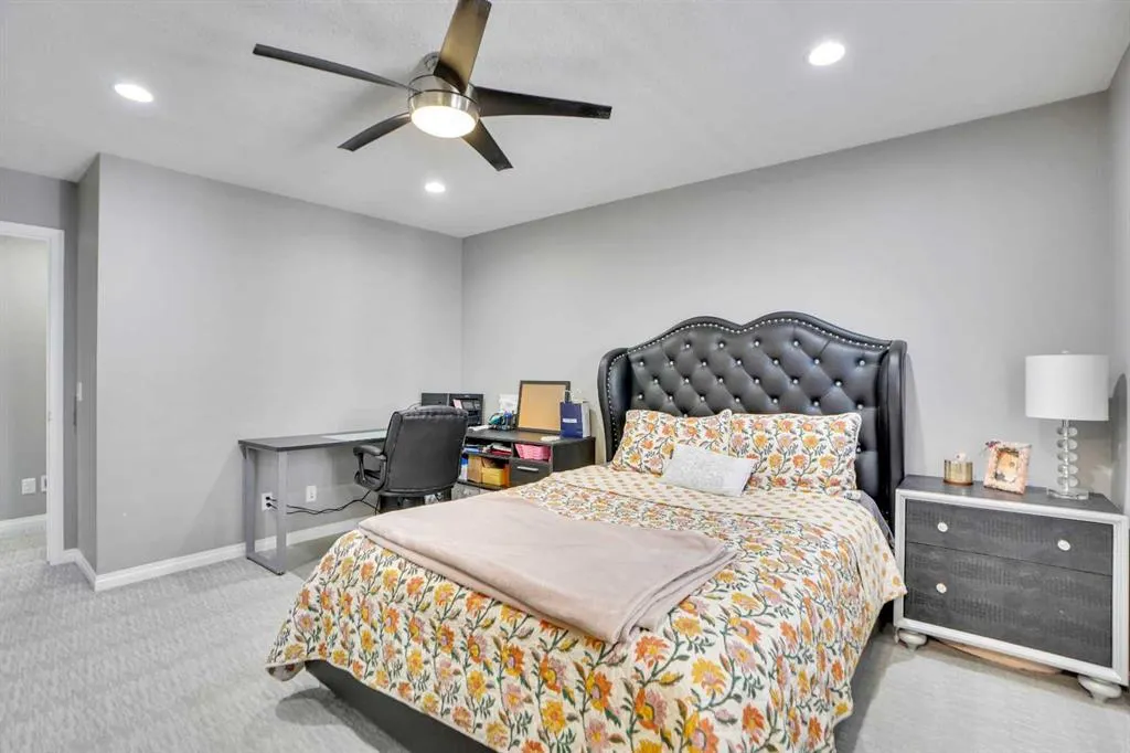 33 Savanna Green NE