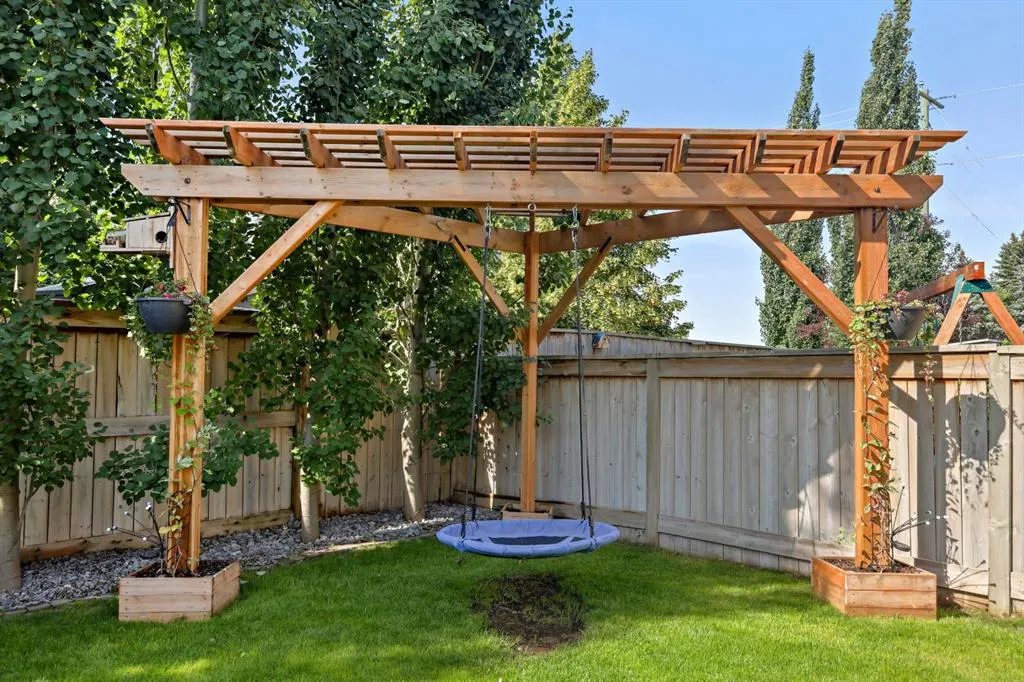 121 Wildrose Green