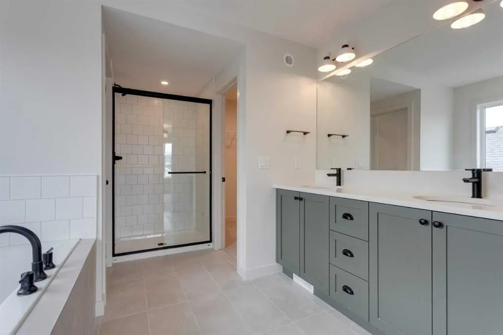 21 Bayview Mews SW