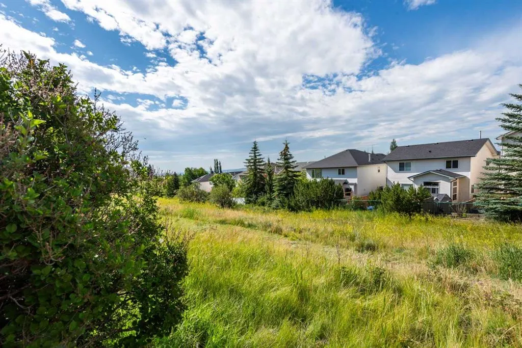 49 Arbour Crest Heights NW