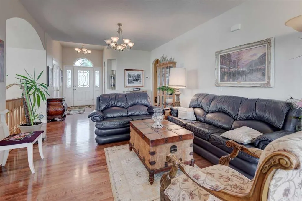 49 Arbour Crest Heights NW