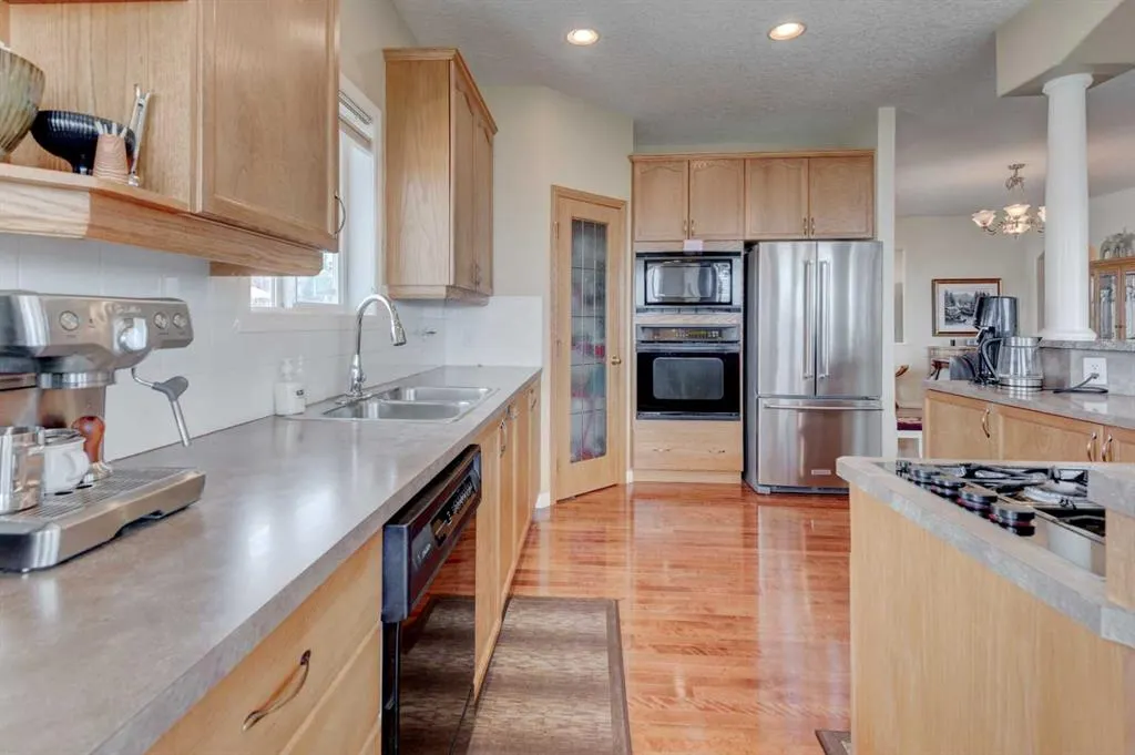 49 Arbour Crest Heights NW