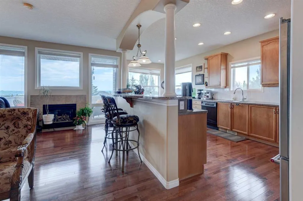 49 Arbour Crest Heights NW