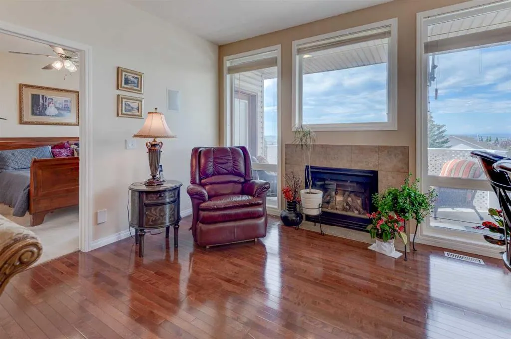 49 Arbour Crest Heights NW
