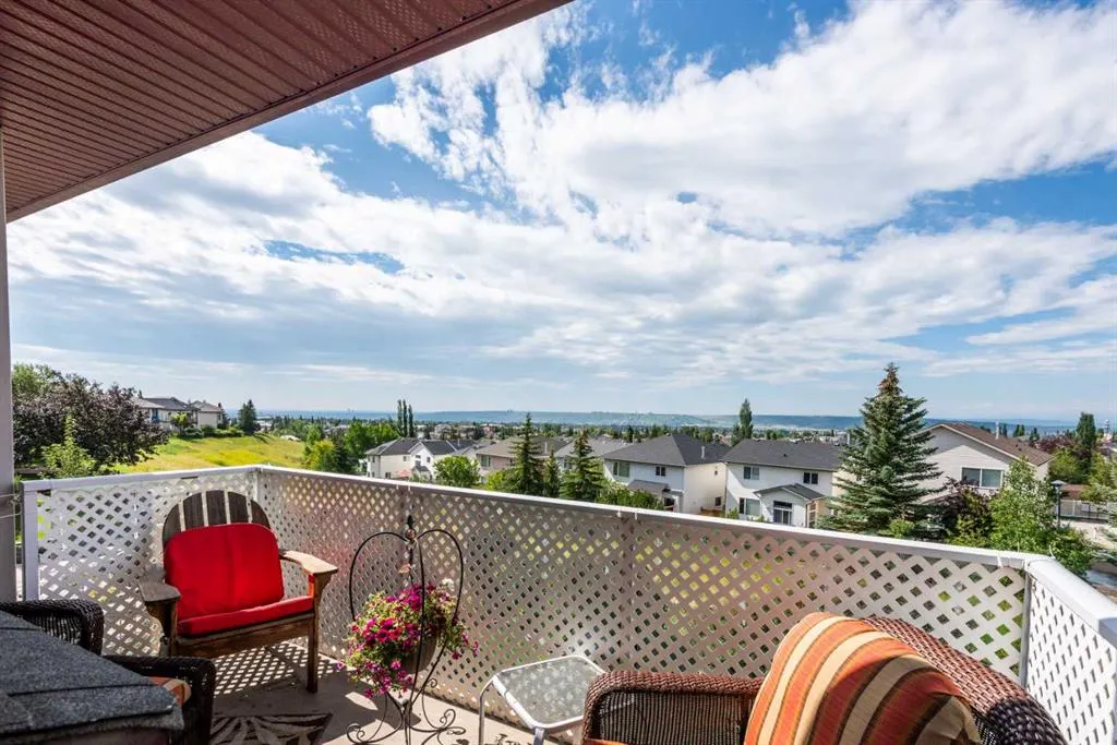49 Arbour Crest Heights NW