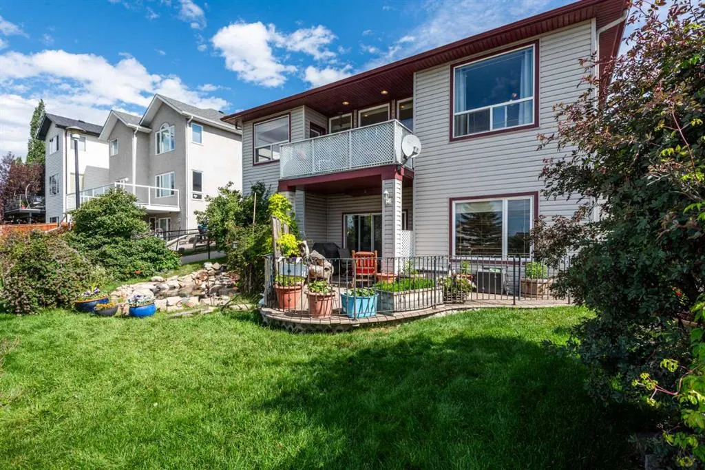 49 Arbour Crest Heights NW