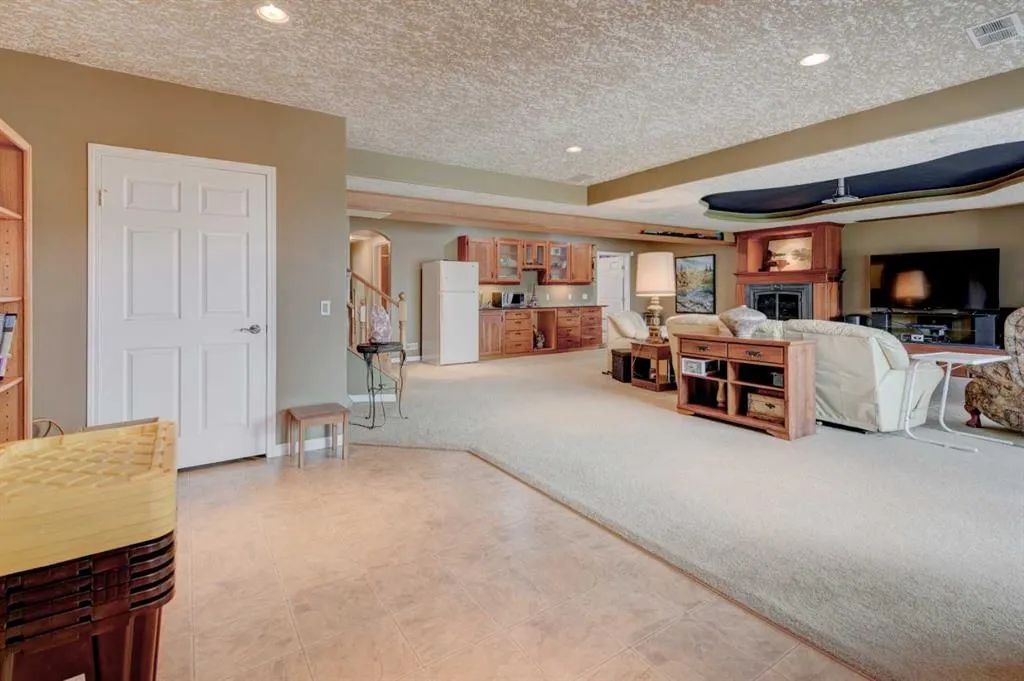 49 Arbour Crest Heights NW