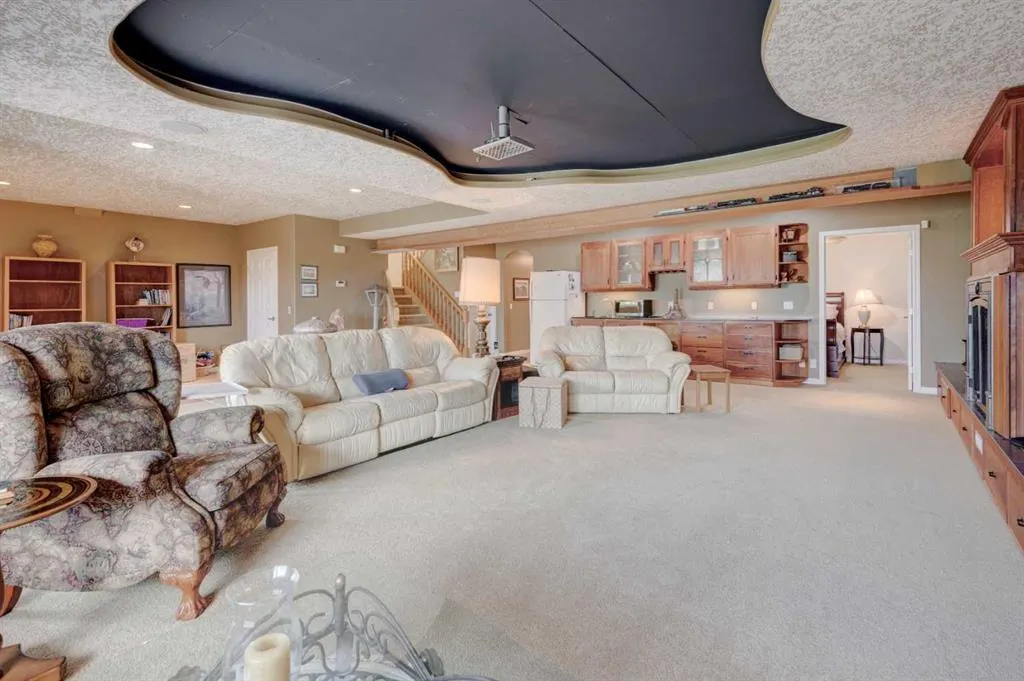 49 Arbour Crest Heights NW
