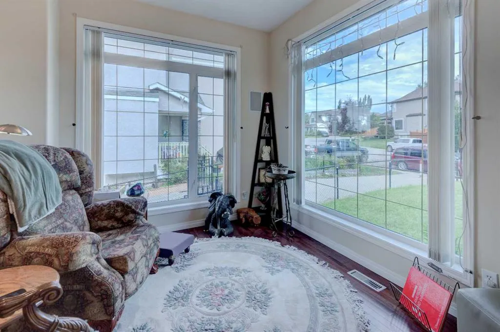 49 Arbour Crest Heights NW