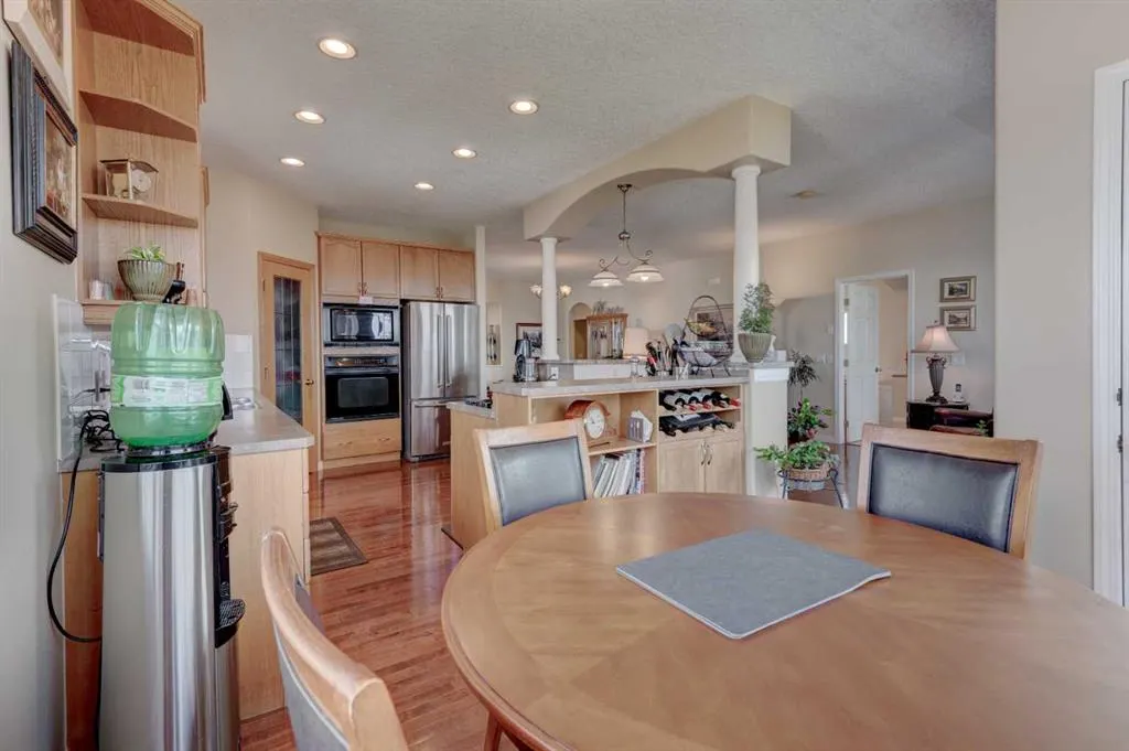 49 Arbour Crest Heights NW