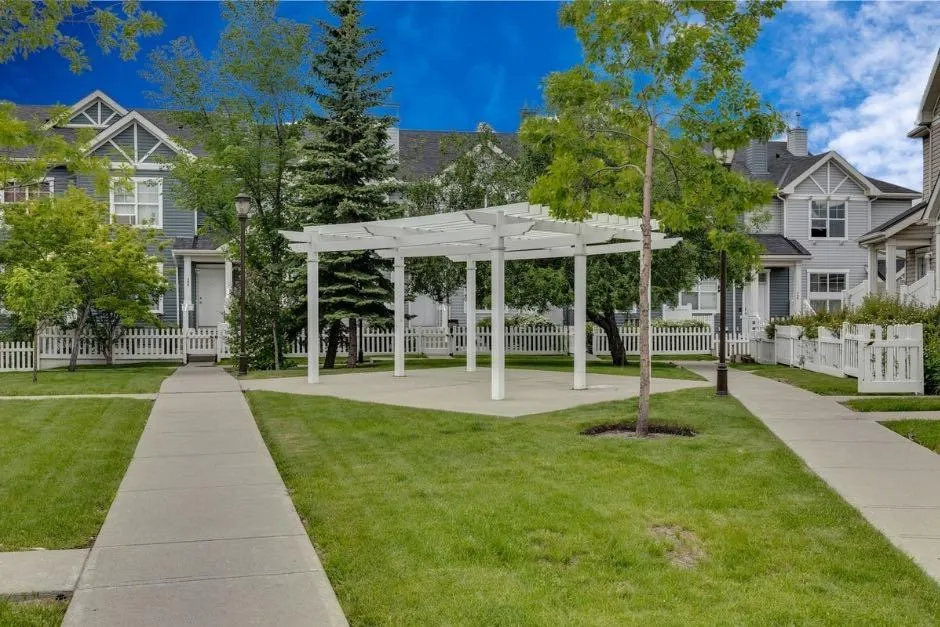 284 Elgin Gardens SE