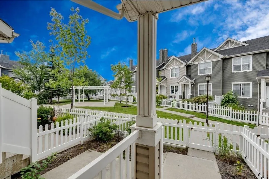 284 Elgin Gardens SE