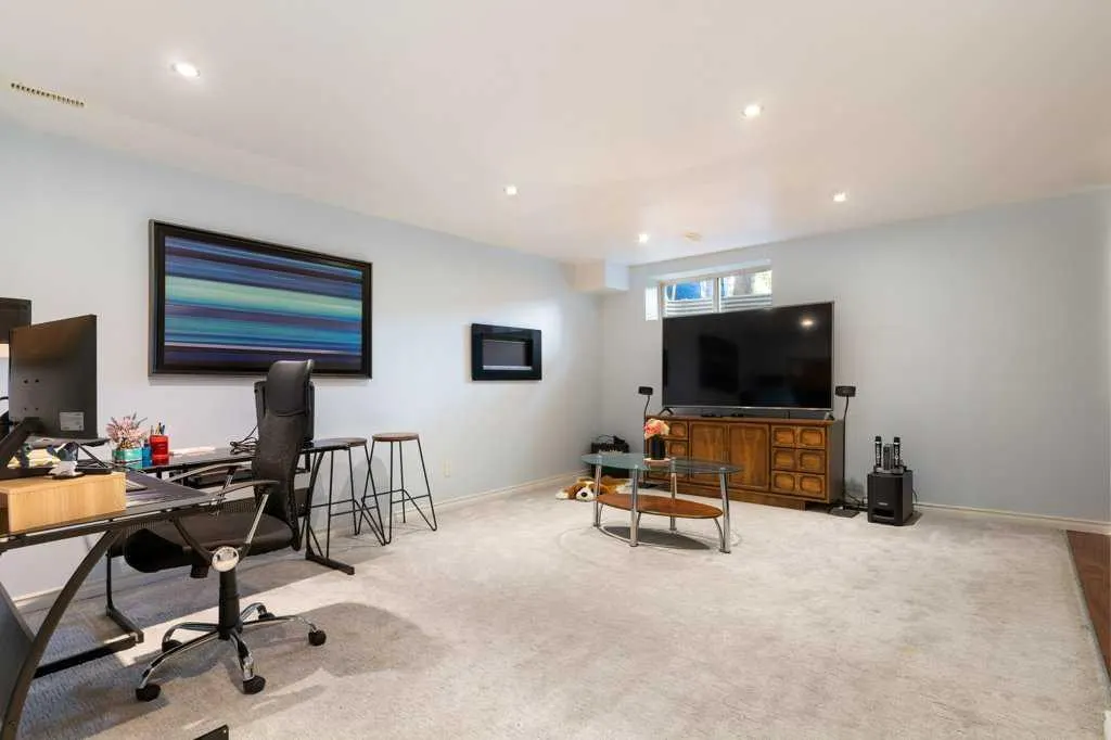 78 Citadel Meadow Gardens NW
