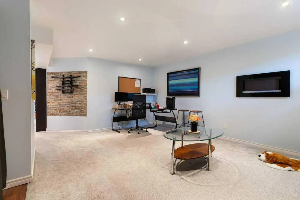 78 Citadel Meadow Gardens NW