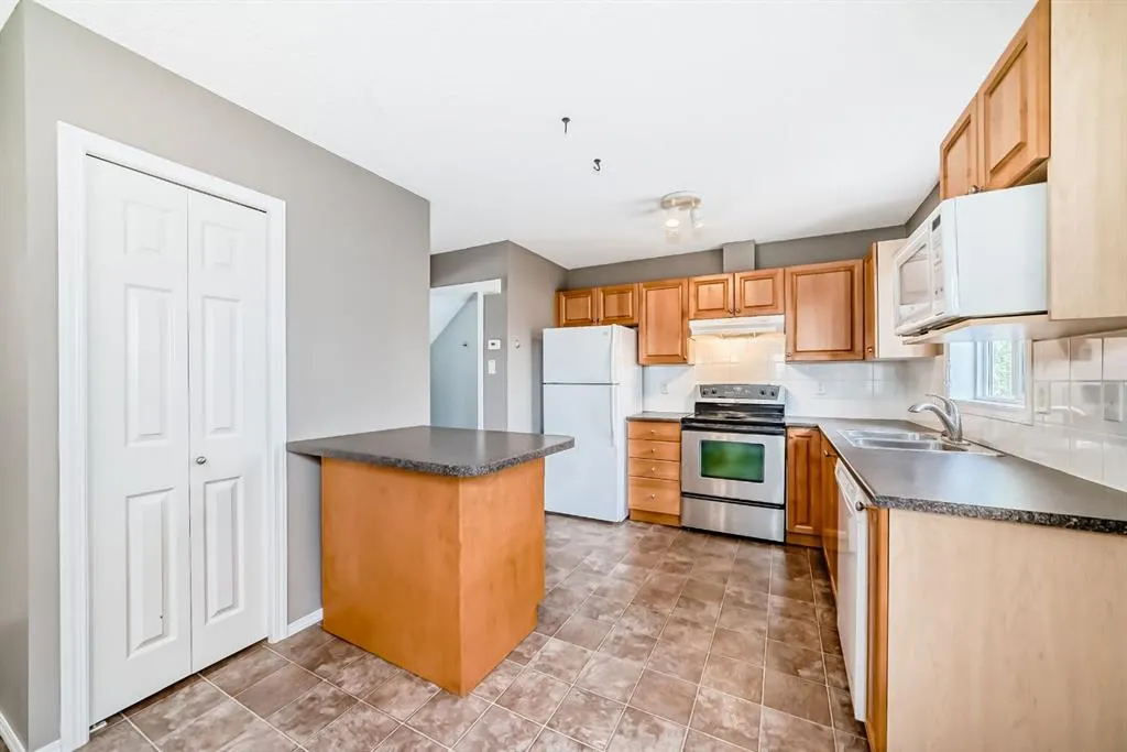 252 Stonemere Place
