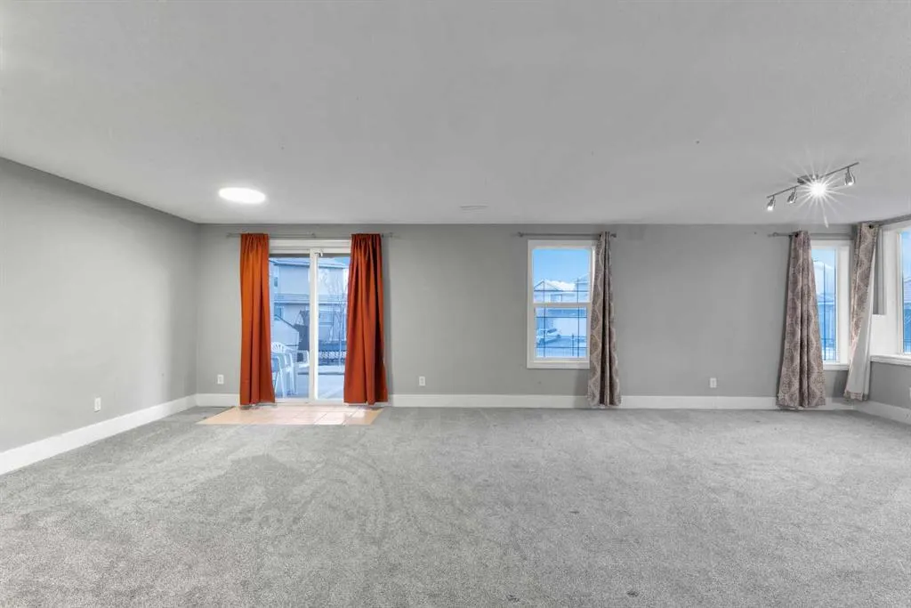197 Royal Crest View NW