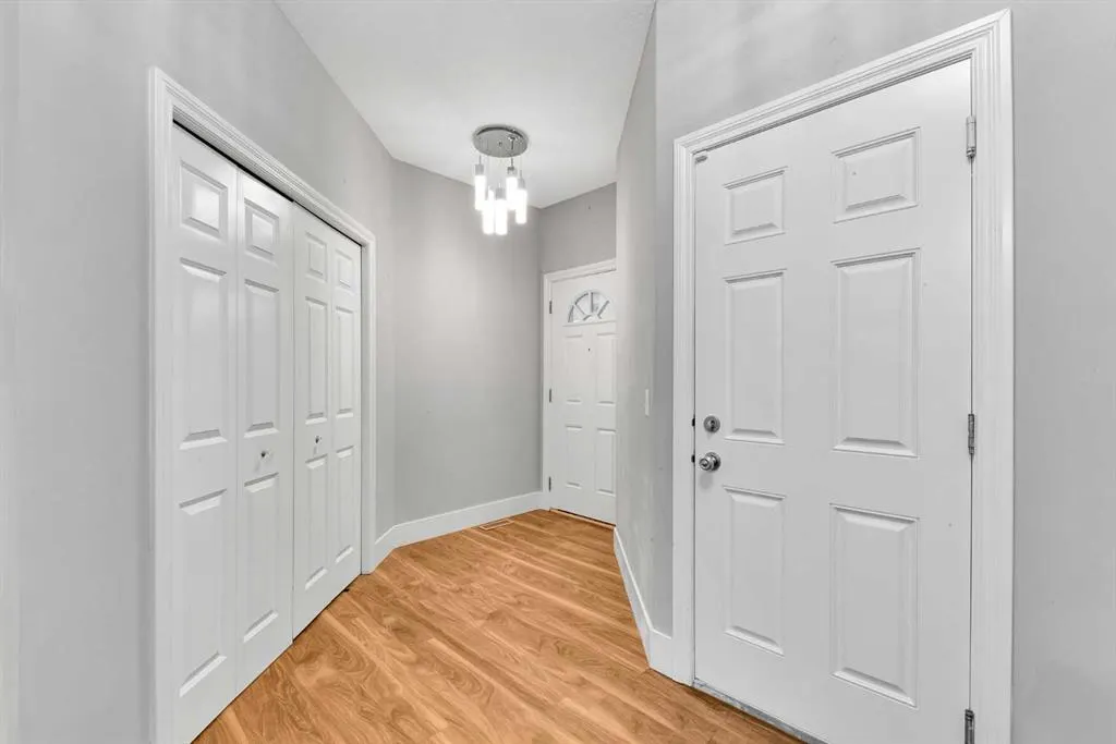 197 Royal Crest View NW