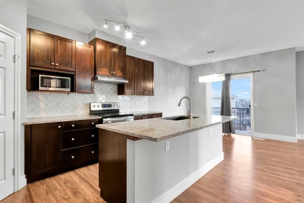 197 Royal Crest View NW