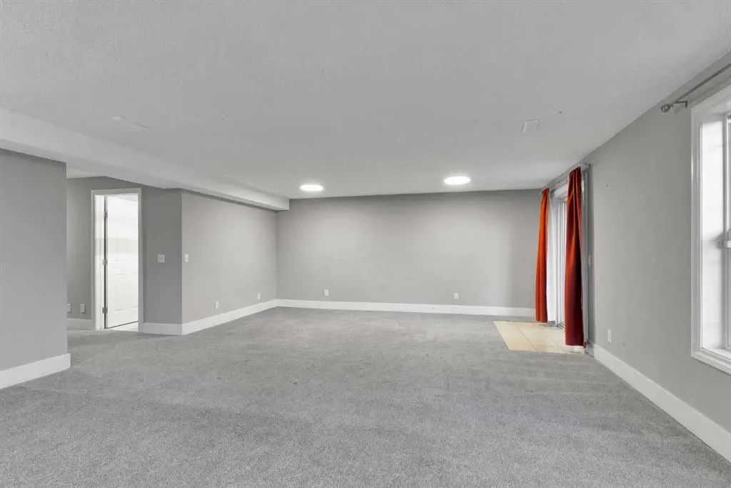 197 Royal Crest View NW