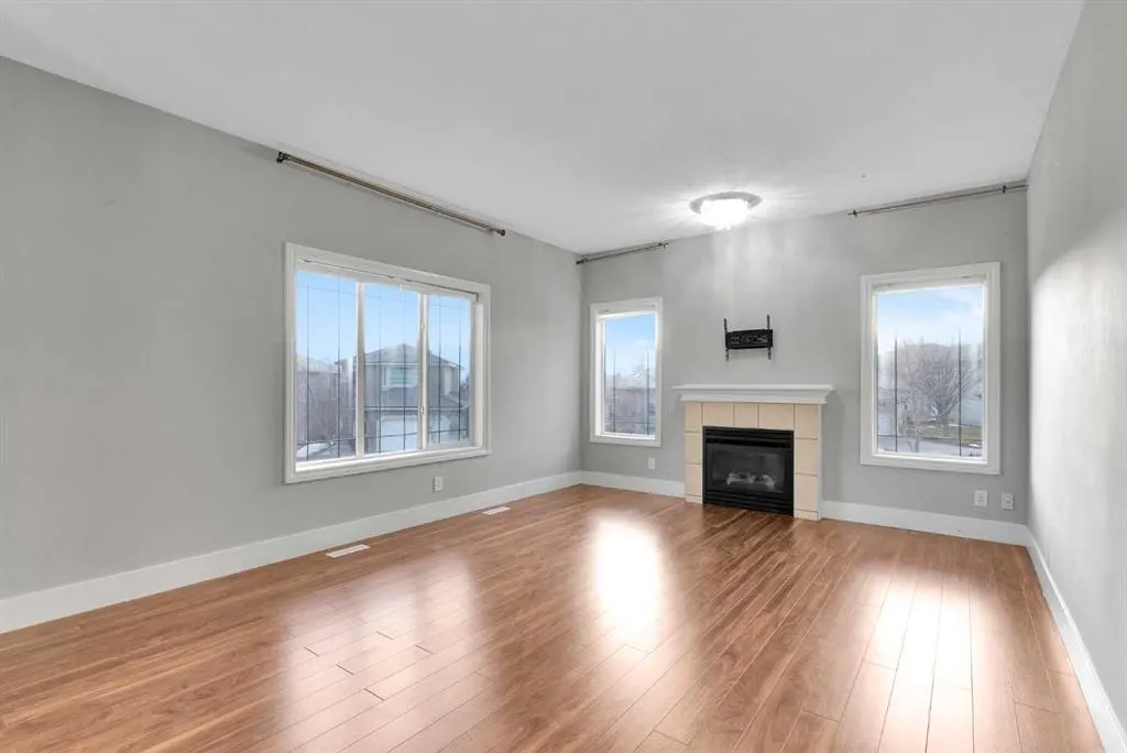 197 Royal Crest View NW
