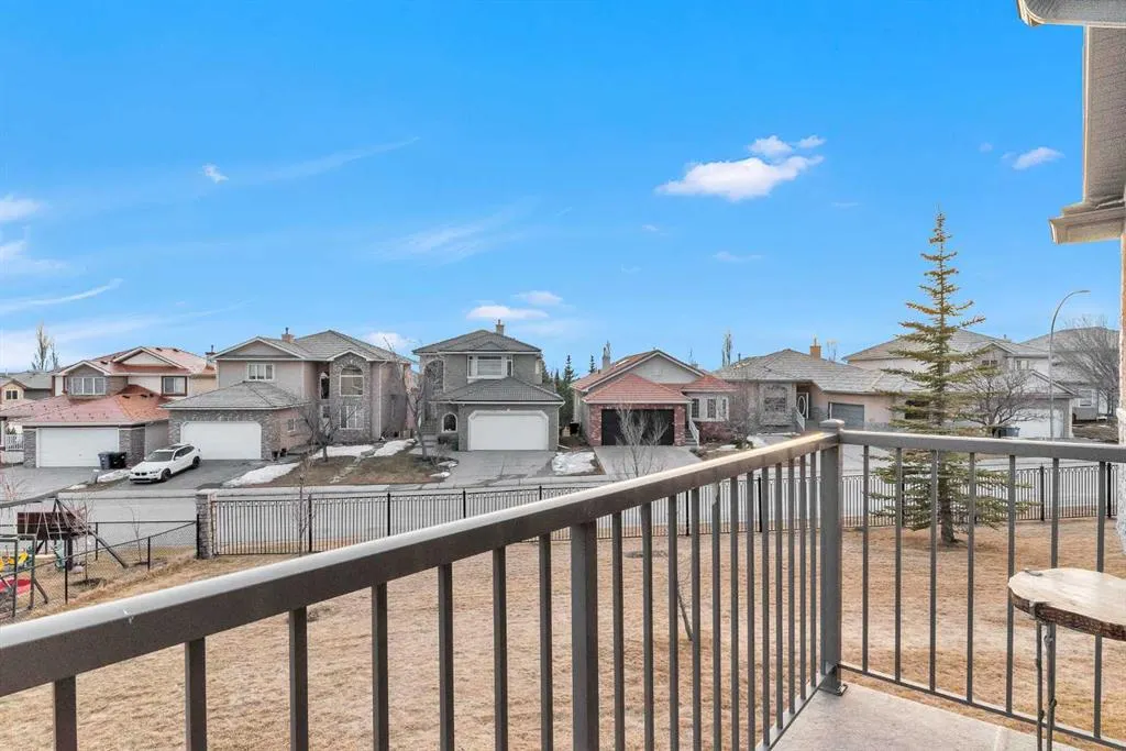 197 Royal Crest View NW