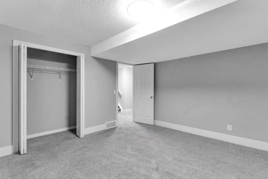 197 Royal Crest View NW
