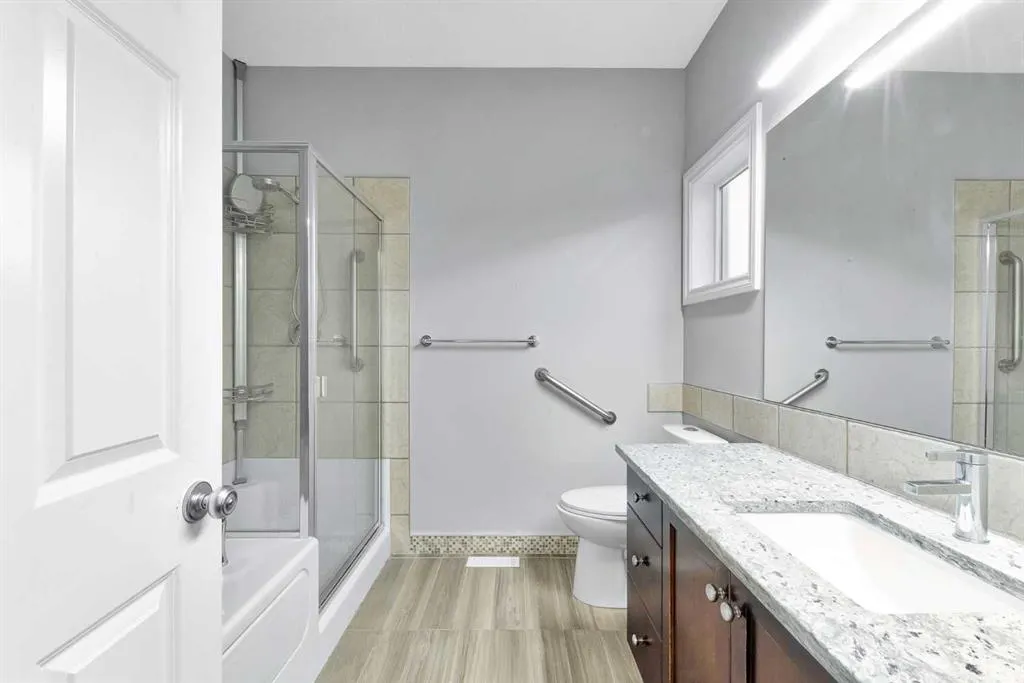 197 Royal Crest View NW