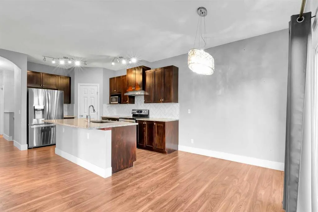 197 Royal Crest View NW