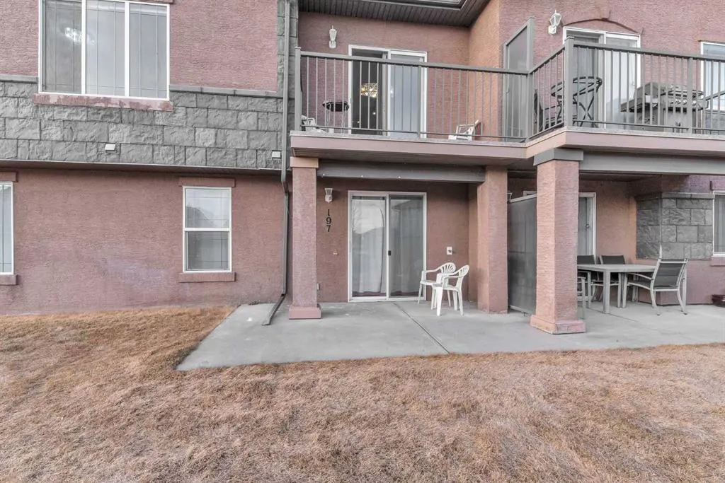 197 Royal Crest View NW