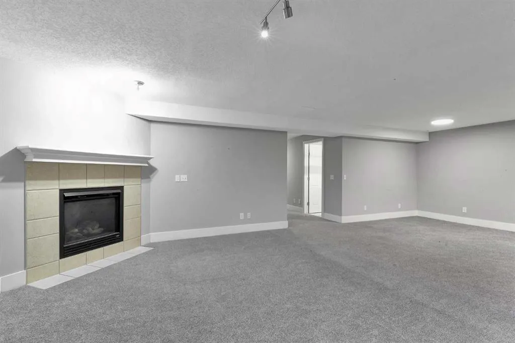 197 Royal Crest View NW