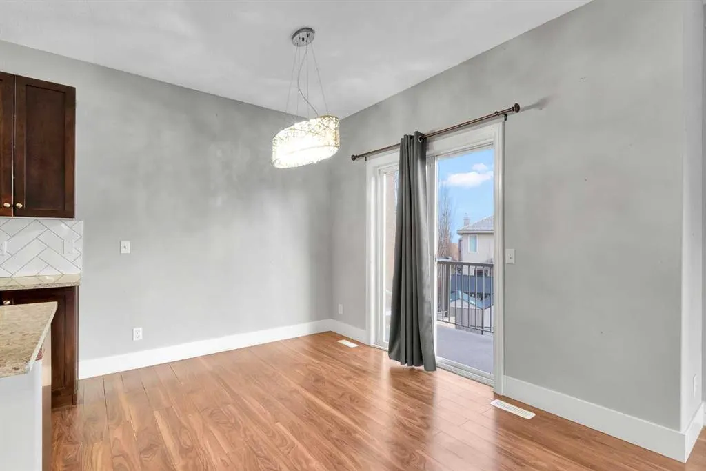 197 Royal Crest View NW