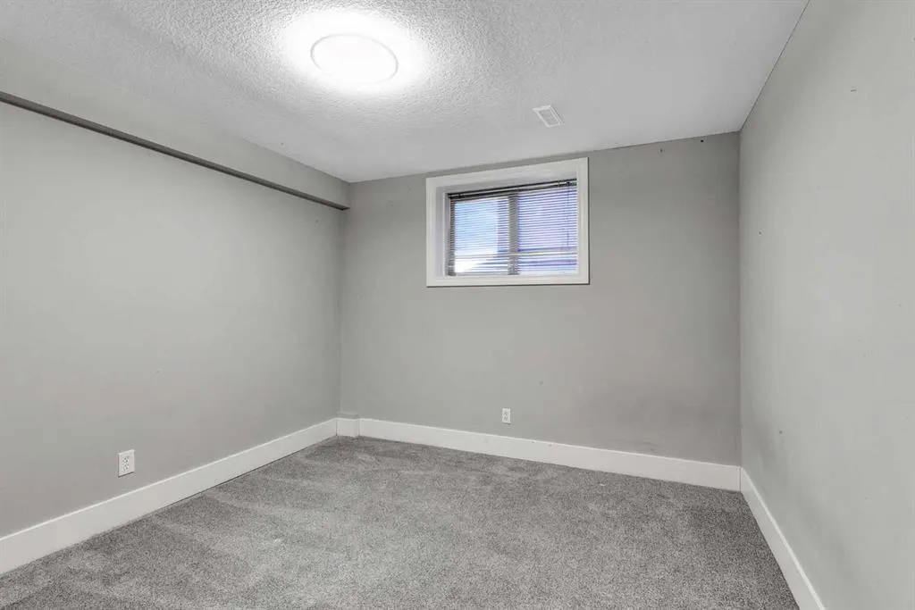 197 Royal Crest View NW