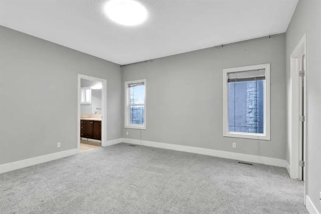 197 Royal Crest View NW
